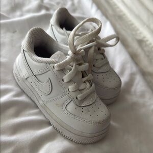 Nike White Air Force 1 Sneakers Classic Design